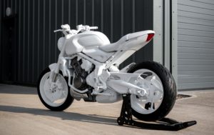 Triumph revela o design da sua nova ‘concept bike’ Trident thumbnail