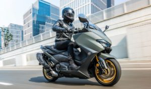 Yamaha TMAX, XMAX 300 2021: Homologação Euro 5 e novas cores thumbnail