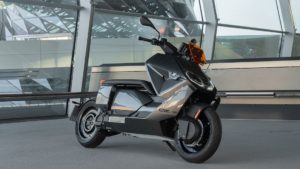 BMW aponta metas para a eletrificação nas scooters e motos thumbnail