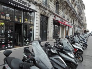 Paris: Estacionamento pago gera 200 mil multas em 3 meses! thumbnail