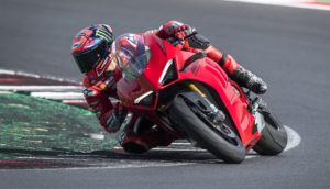 Ducati Panigale V4 e V4 S 2022: Ainda mais focada em ‘roubar’ segundos thumbnail