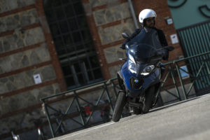 Piaggio e Autoliv colaboram num airbag para motos e scooters thumbnail