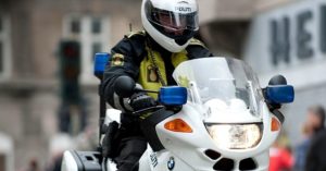 Polícia dinamarquesa apreende motos por condução perigosa thumbnail