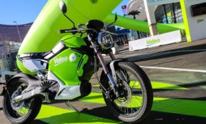 Valeo revela a primeira moto elétrica no CES 2022 thumbnail