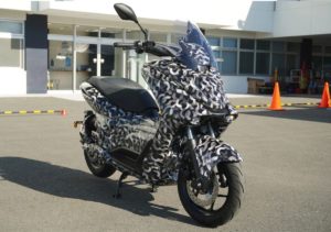Scooter elétrica Yamaha E01 em testes no Japão thumbnail