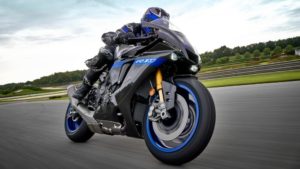 Yamaha abre reservas para a desportiva YZF-R1M 2022 thumbnail