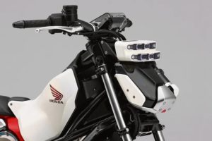 Honda trabalha sobre a condução semi-autómoma em motos thumbnail