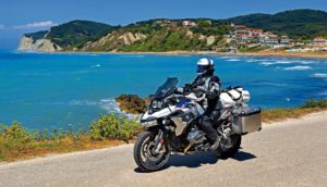Destinos: Grécia, o paraíso dos Balcãs para desfrutar de moto thumbnail