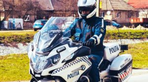 Motociclistas romenos multados por não terem um extintor de incêndio thumbnail