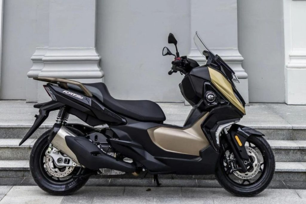 QJ Motor Fortress 350: Uma nova maxi-scooter para a Europa | Motomais