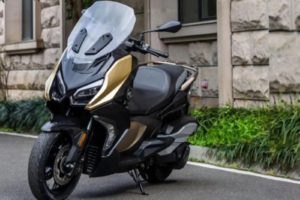 QJ Motor Fortress 350: Uma nova maxi-scooter para a Europa thumbnail