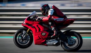 Ducati Panigale V4 2023: Atualizações eletrónicas importantes! thumbnail