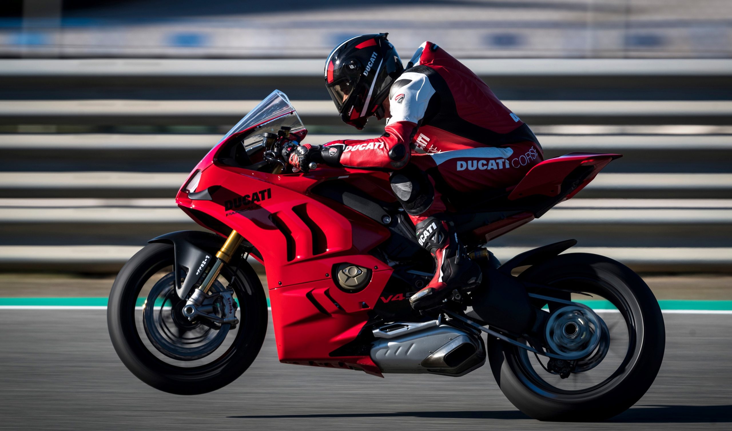 Testamos a nova Ducati Panigale V4S 2023 na pista! - moto.com.br