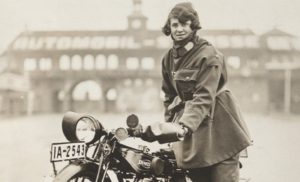 Susanne Koerner, a heroina que em 1926 ligou Berlim a Birmingham de moto thumbnail
