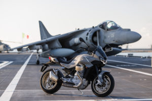 Moto Guzzi V100 Mandello Aviazione Navale: Pré-reservas abertas para a edição limitada thumbnail