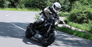 Estradas alemãs vedadas a motos elétricas thumbnail