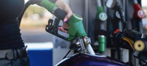 Motociclistas britânicos rejeitam a proibição de novas motos a gasolina thumbnail