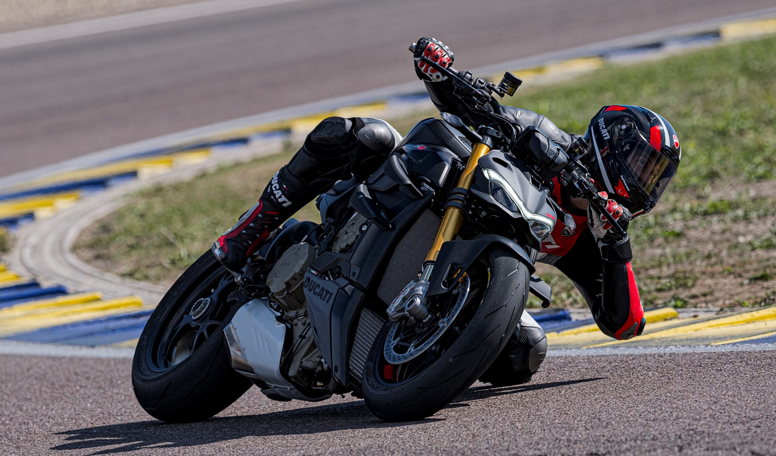 Testamos a nova Ducati Panigale V4S 2023 na pista! - moto.com.br