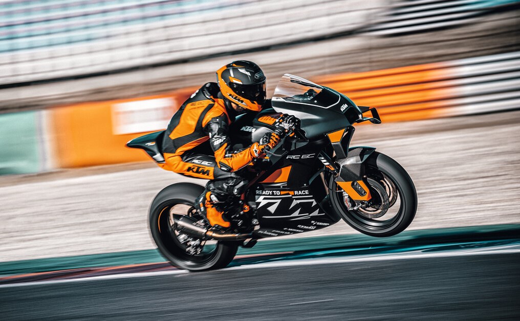 KTM lança a esportiva para pista RC 8C com preço na casa dos R