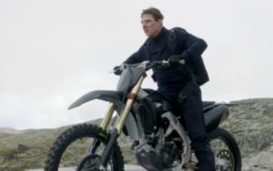 Tom Cruise como dulpo de acrobacias em ‘Missão Impossível’ thumbnail