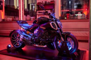 “Diavel V4 Design Nights”, o design Ducati em destaque pelo mundo thumbnail