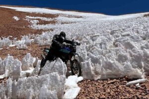 Jiri Zak sobe aos 6.501 metros com uma Ténéré 700 thumbnail