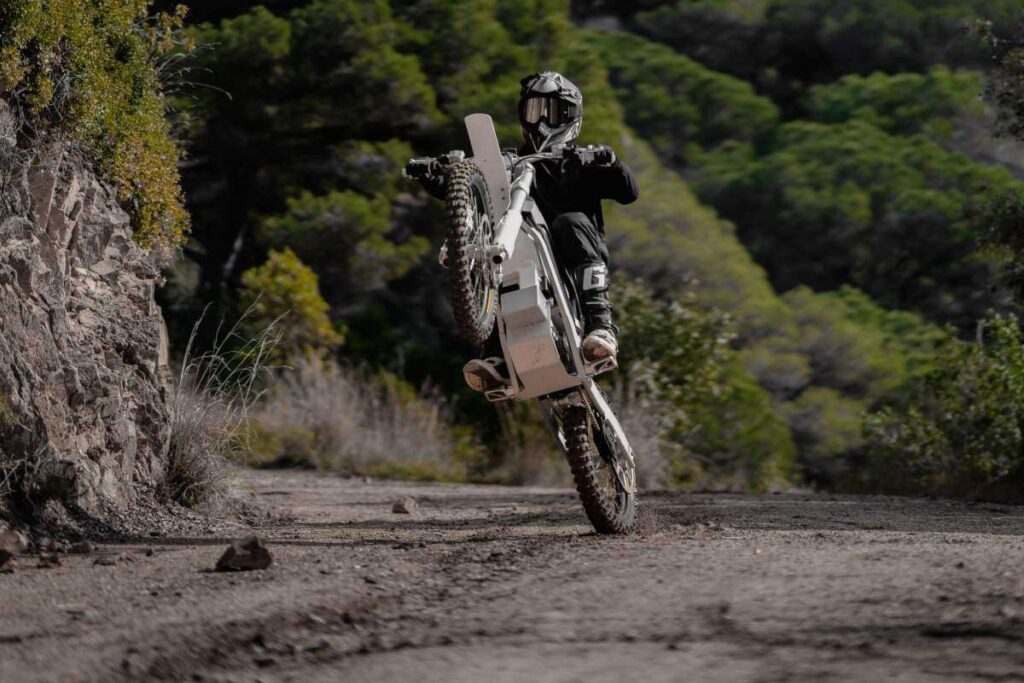 Motocross elétrica Cake Bukk é sucesso de vendas