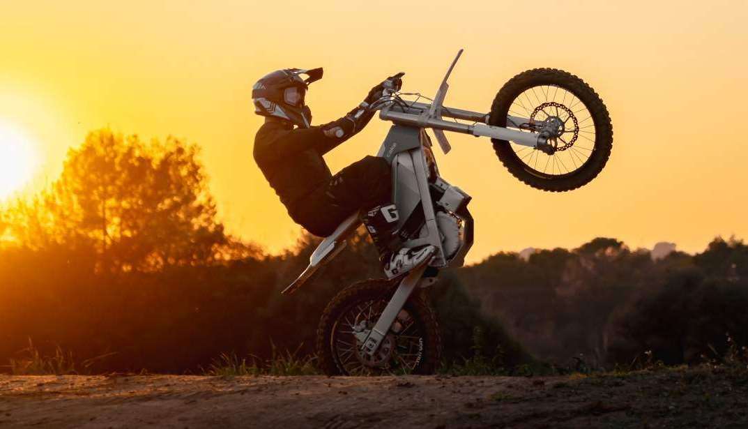 Motocross elétrica Cake Bukk é sucesso de vendas