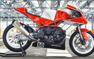 Yamaha ‘R9’ by Sebastian Hipperson: Desportiva retro de pista thumbnail