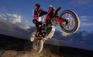 Ducati DesertX Rally 2024: Pronta a conquistar o deserto thumbnail