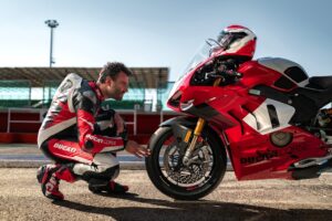Ducati apresenta a coleção 2024: Estilo, conforto e segurança para viver a paixão thumbnail