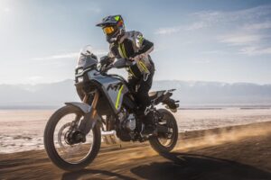 Seis motos para a licença A2 inspiradas no Dakar thumbnail