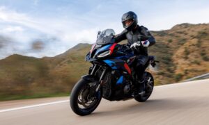 BMW vence cinco categorias no concurso Motorrad ‘Moto do Ano 2024’ thumbnail